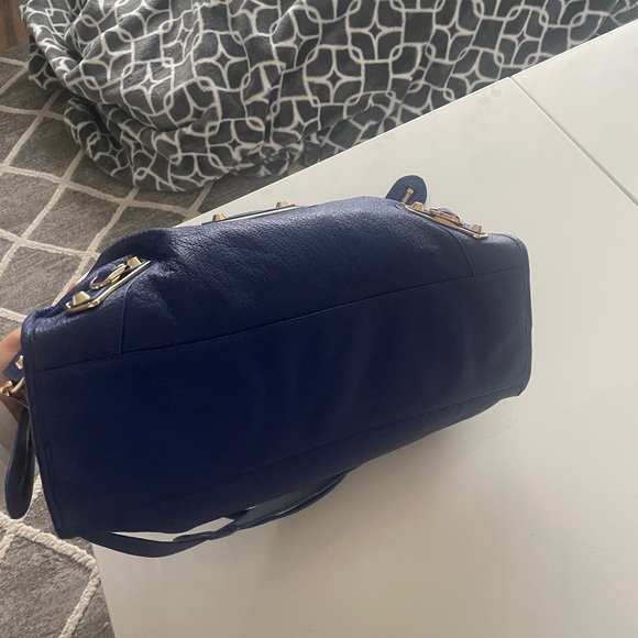 Authentic Balenciaga bag- hardly used. - Picture 5 of 7